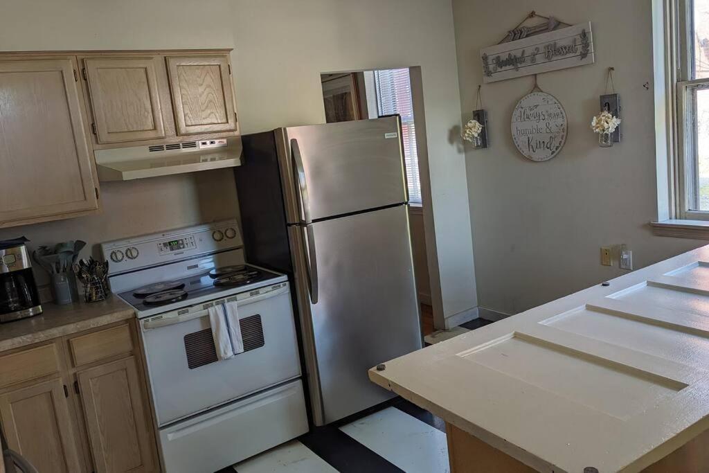 Escape On Hambright's Alley! Walk 2 Everything! Cyclists Welcome! 1st Fl Unit A Holiday home Cumberland