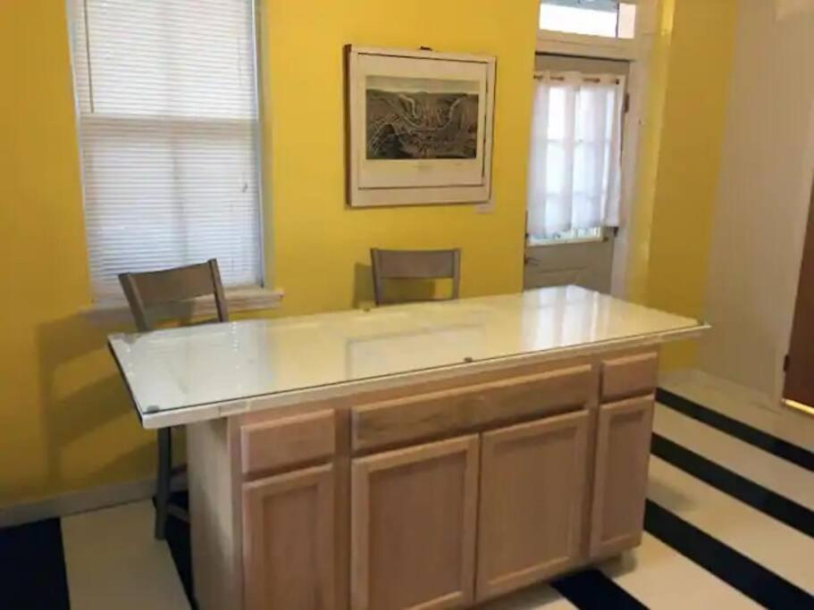 Holiday home Escape On Hambright's Alley! Walk 2 Everything! Cyclists Welcome! 1st Fl Unit A